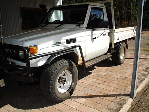 Land Cruiser V Rav 4 V Hilux-tojo-013.jpg