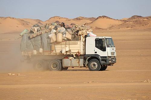 Tibesti / Chad-crossing-the-desert.jpg