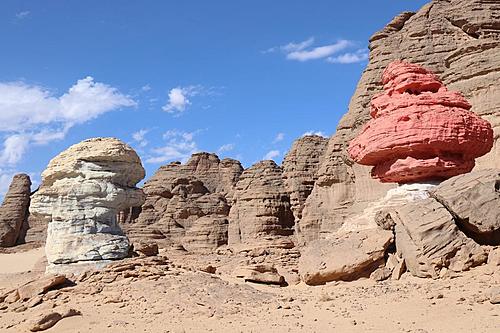Tibesti / Chad-coloured-rocks-near-bardai.jpg