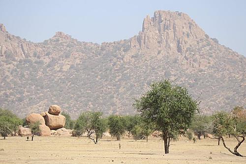 Tibesti / Chad-sphinx-valley.jpg