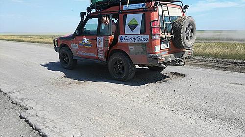Land Rover Discovery Overland-pot-hole-2.jpg