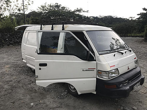 For sale: Mitsubishi L300 campervan Chile (november-december)-front-right-open-door.jpg