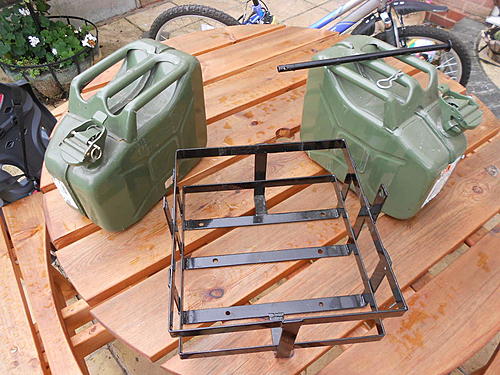 Fuel Cans + Holder for sale UK-dscn1467res.jpg