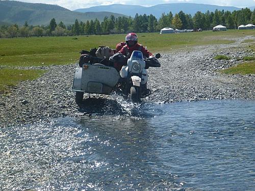 Mongolia: offroad adventure heaven-iv-flussdurchquerung.jpg