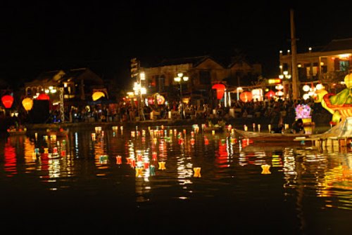 Name:  Hoi An - at night.jpg
Views: 237
Size:  38.3 KB