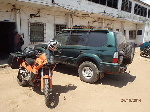 Africa.......and not planned too well!-outside-customs-in-lome-1.jpg