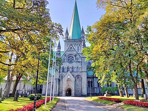 Pilgrimage on a motorcycle to Nidaros Cathedral-03_12-nidaros.-ing-ng-fr