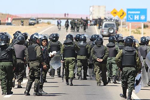 Miners blocking roads in southern Bolivia-img_6930.jpg