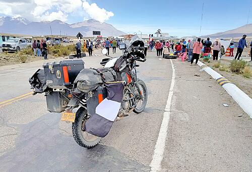 Getting fuel in Bolivia-0116-35.jpg