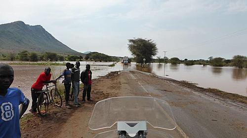 Zimbabwe, Zambia, Tanzania during rainy season on a motorcycle. Terrible?-p1010166.jpg