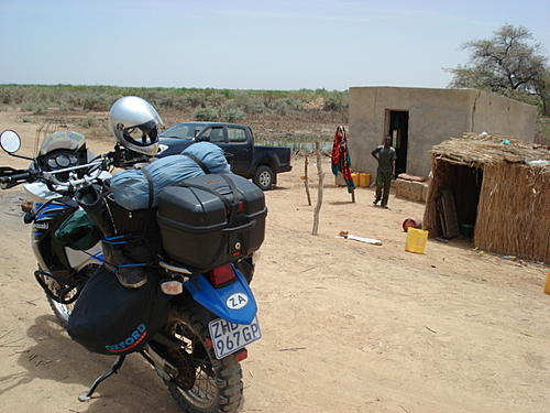 Rosso vs Diama border crossing-police-checkpoint-piste.jpg