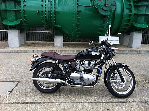 I just bought a Bonneville-flat-track-001.jpg