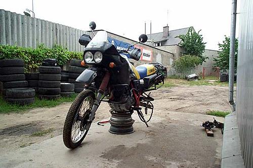How to prop up Yamaha xt 600e while adjusting rear wheel/chain?-1.jpg