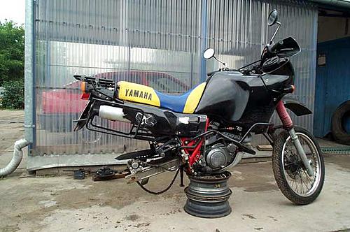How to prop up Yamaha xt 600e while adjusting rear wheel/chain?-2.jpg