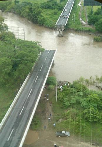 Bridge out on main southbound road, Nayarit-Jalisco Mex.-puente_n.jpg
