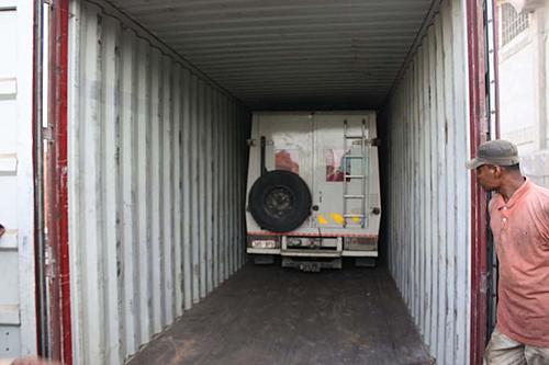SHARING CONTAINER from South-East Asia to Europe-903-introduction-du-camion-dans