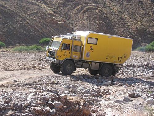 karakorum highway by truck 4X4-camion.jpg