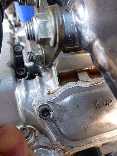 XT600e oil leak-a.jpg