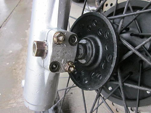 Front axlebolt holder.-xt-600.jpg