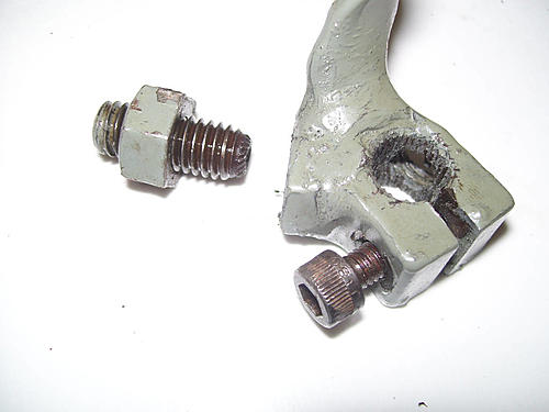 XT600e Gear Lever-loose-srew-lined-up.jpg