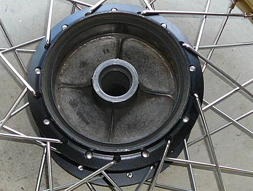 Am I missing a bearing? 1VJ rear wheel-without.jpg