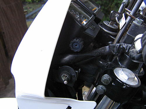 Headlight (Installing a switch 99 XT600E)-img_2147.jpg