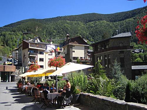 Lots of nice restaurants to stop for lunch or coffee.