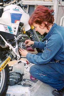 Lois changing her clutch.