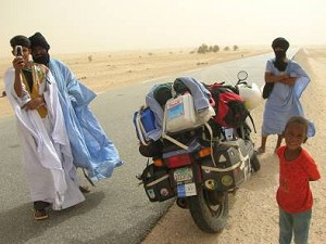 by Eddie Mendes, USA, www.motoedde.com; Hello Moto, how bout a photo?, Mauritania, BMW K75S.
