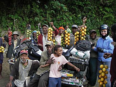 Buying sugar fruits, roadside, heading for Mt. Hagen.