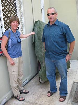 Belinda Peck and HU member David Mildwater in Abu Dhabi