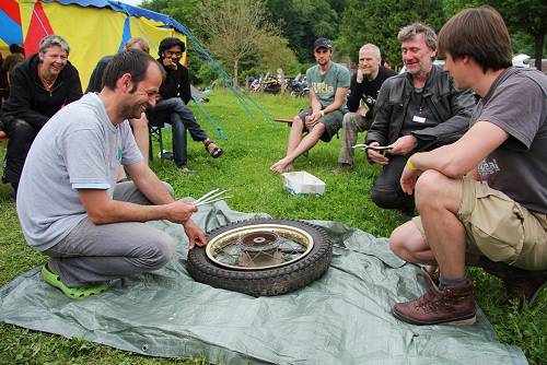 Jens Ruprecht demonstrates tire changing to an appreciative crowd at HU Germany 2013.