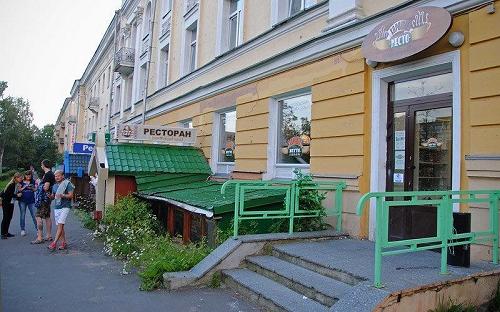 Street scene in Petrozavodsk, Russia.