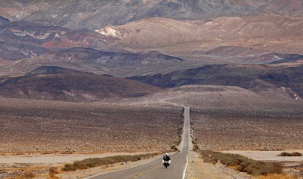 Pierre-Saslawsky_MerrittGrooms-inDeathvalley-California Pierre-Saslawsky_MerrittGrooms-inDeathvalley-California