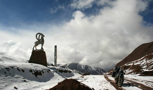 Peter-Cullen-CrossingKyzyArtPass-Tajikstan Peter-Cullen-CrossingKyzyArtPass-Tajikstan